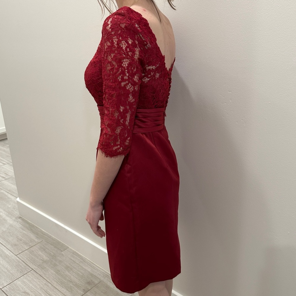 Elegant Red Lace Dress - Picture 5 of 9